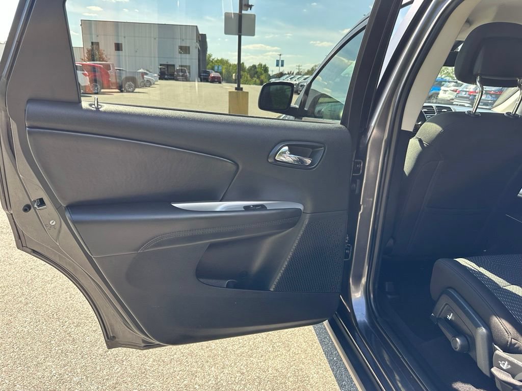 Used 2020 Dodge Journey SE FWD image 19