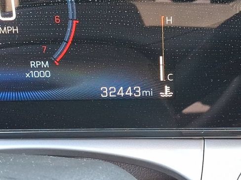 Used 2025 Chevrolet Trax LT FWD image 20