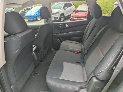Used 2019 Nissan Pathfinder SV AWD/4WD image 7