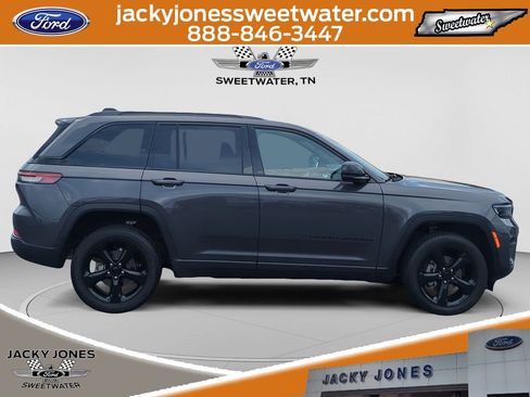 Used 2023 Jeep Grand Cherokee Altitude AWD/4WD image 6