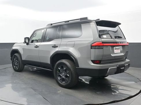 Used 2024 Lexus GX 550 AWD/4WD image 3