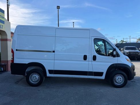 Used 2024 RAM ProMaster 2500 w/ Convenience Group FWD image 8