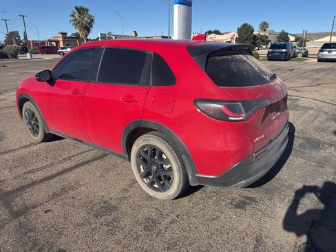 Used 2023 Honda HR-V Sport image 3