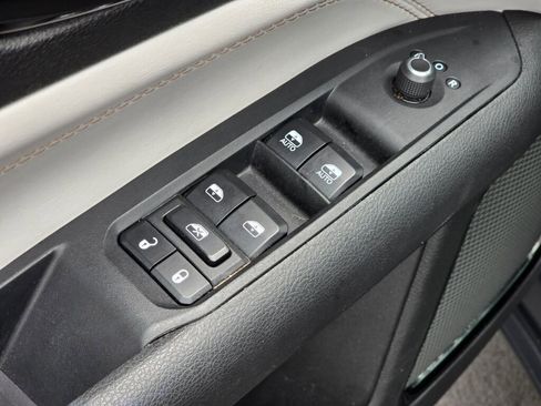 Used 2024 Jeep Compass Limited image 23