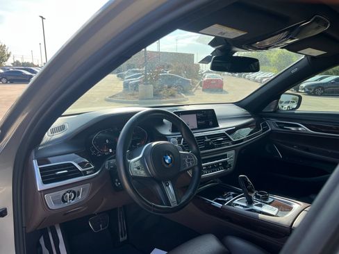 Used 2022 BMW 750i xDrive w/ Executive Package AWD/4WD image 25