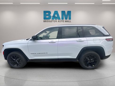 New 2026 Jeep Grand Cherokee Altitude image 4