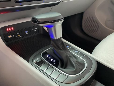 Used 2025 Hyundai Kona SEL FWD image 21