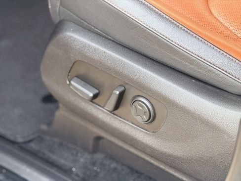 Used 2024 Kia Carnival SX Prestige image 7