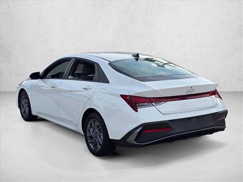 Used 2024 Hyundai Elantra SEL FWD image 7