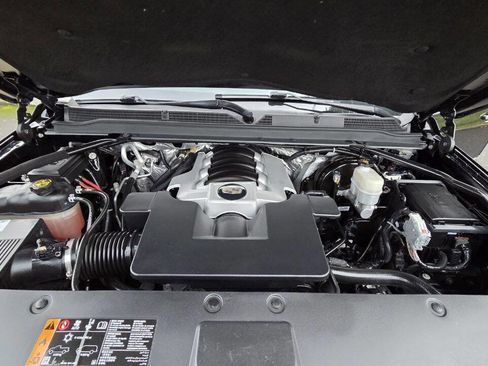 Used 2017 Cadillac Escalade ESV Luxury image 17