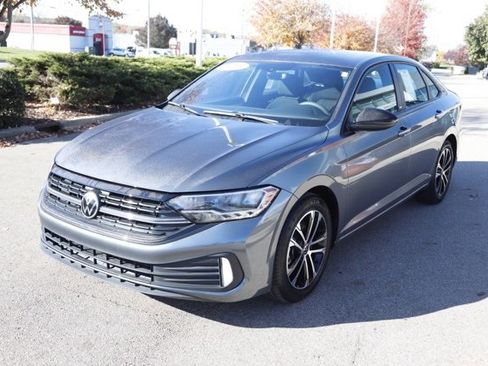 Used 2023 Volkswagen Jetta Sport image 6