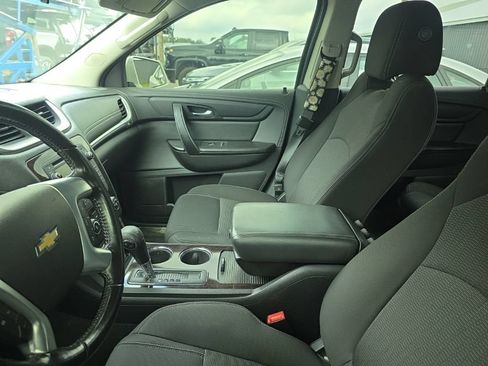 Used 2017 Chevrolet Traverse LT w/ Style and Technology Package FWD image 9