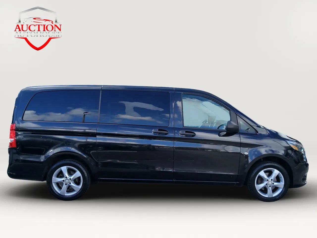 Used 2017 Mercedes-Benz Metris Passenger image 4