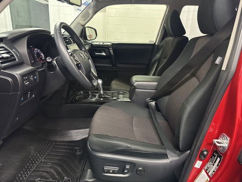 Used 2021 Toyota 4Runner TRD Off-Road AWD/4WD image 21