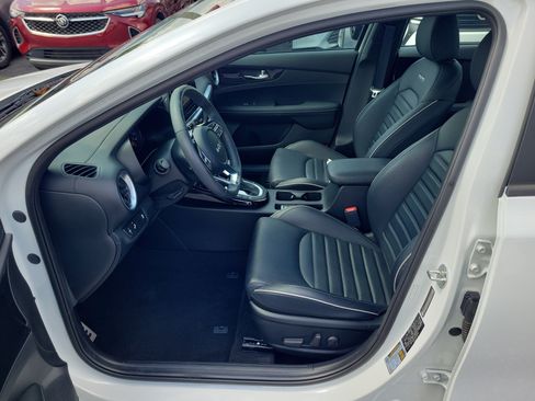 Used 2023 Kia Forte GT-Line w/ GT-Line Premium Package FWD image 12