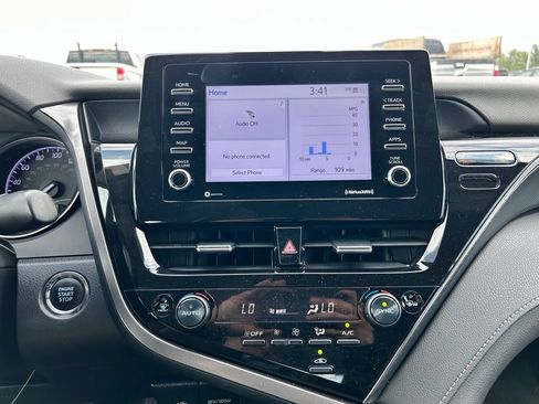 Used 2018 Toyota Camry SE FWD image 25