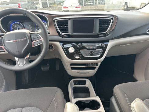 Used 2023 Chrysler Voyager LX FWD image 10