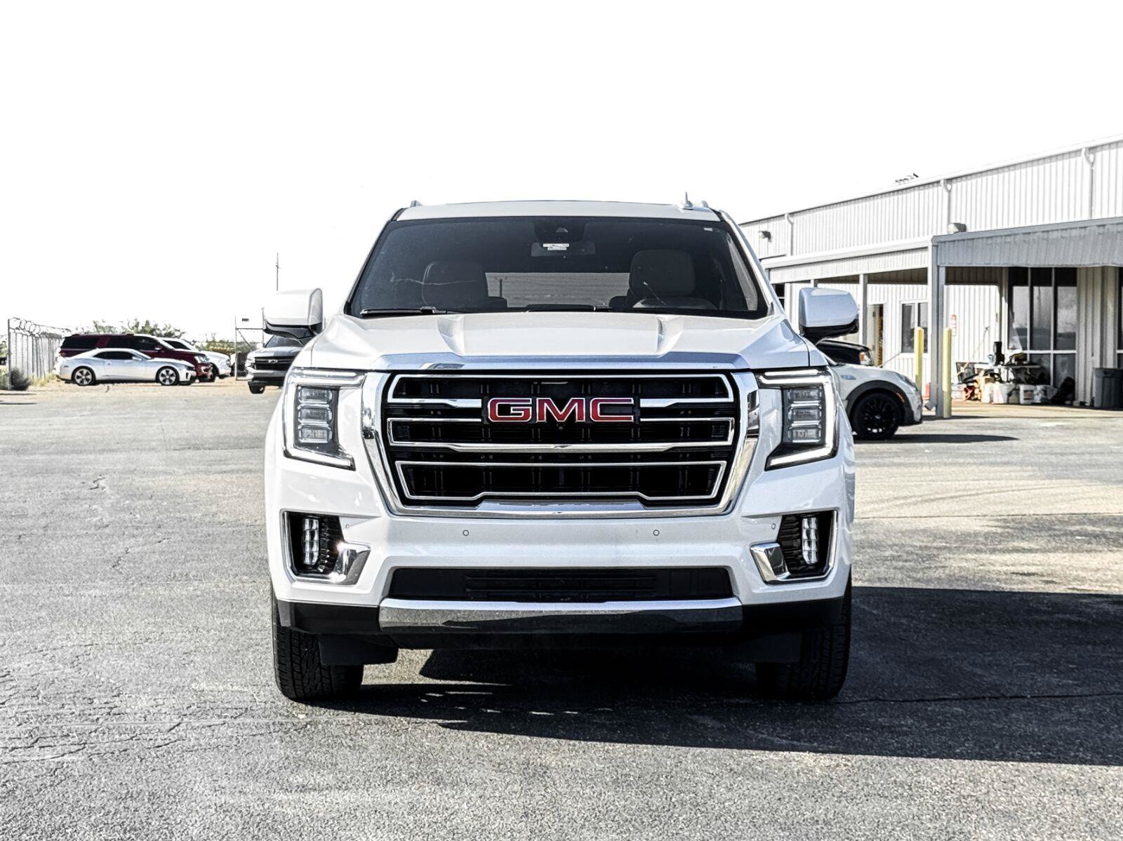 Used 2023 GMC Yukon SLT w/ SLT Premium Package RWD image 3