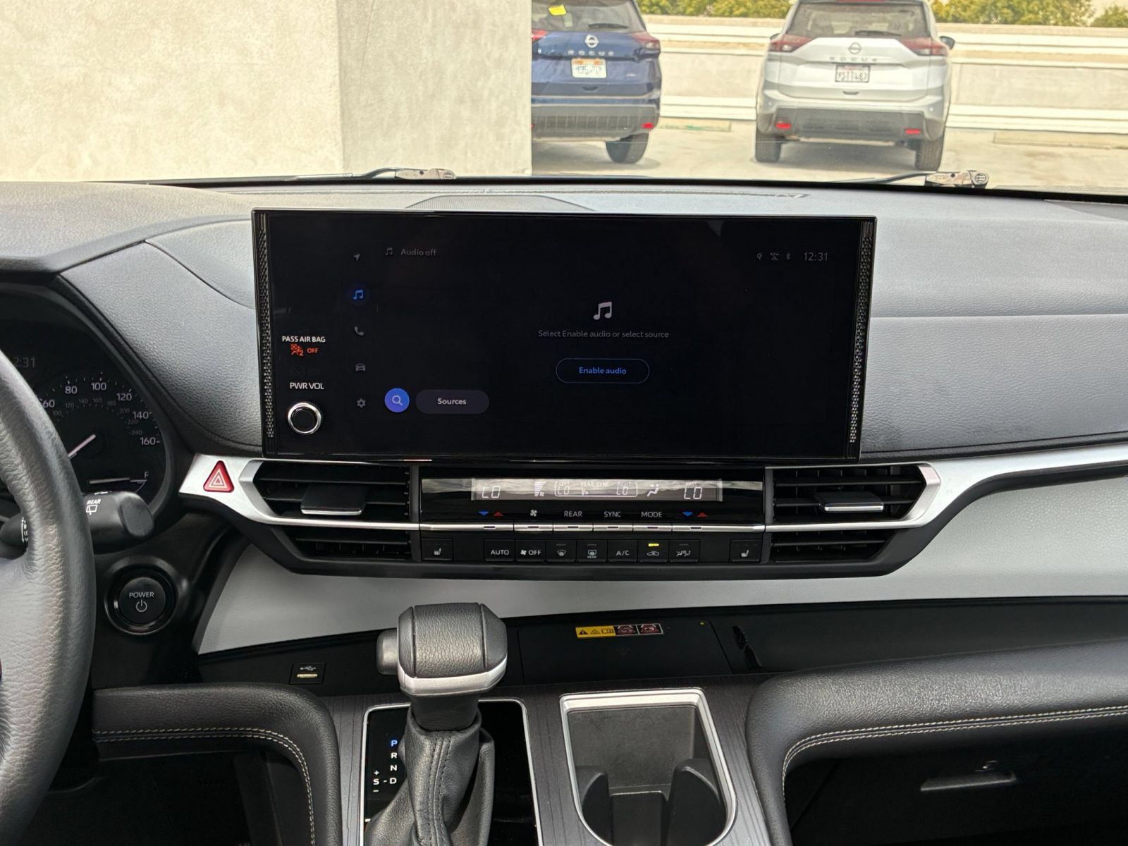 Used 2025 Toyota Sienna XLE FWD image 16