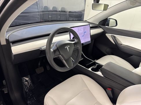 Used 2021 Tesla Model Y Long Range image 13