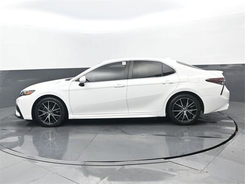 Used 2024 Toyota Camry SE image 21