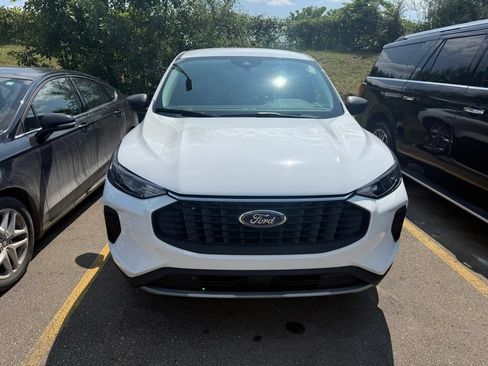 Used 2023 Ford Escape Active AWD/4WD image 2