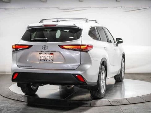 Certified 2023 Toyota Highlander LE image 5
