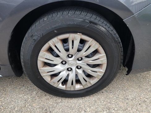 Used 2013 Toyota Camry LE FWD image 30