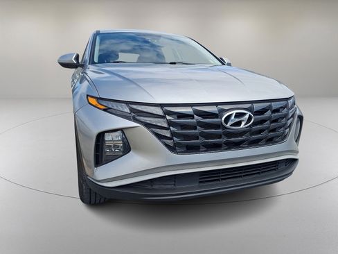 Used 2023 Hyundai Tucson SE image 2