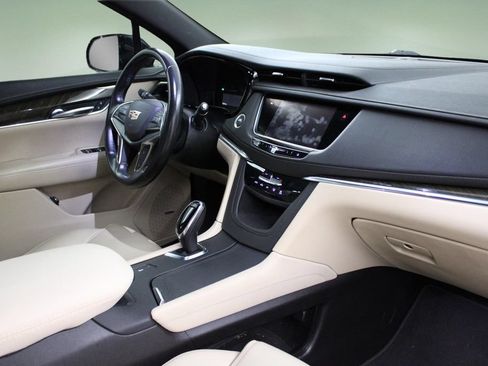 Used 2019 Cadillac XT5 FWD image 22