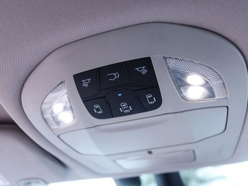 Used 2022 Chrysler Pacifica Touring-L w/ Uconnect Theater Family Group FWD image 49