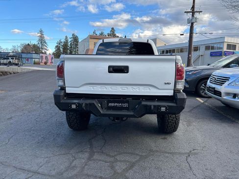 Used 2020 Toyota Tacoma TRD Off-Road w/ Technology Package image 4