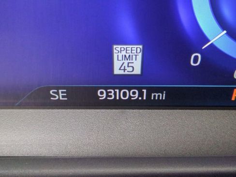 Used 2023 Ford Explorer Platinum w/ Technology Package AWD/4WD image 20