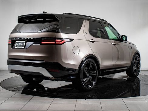 Certified 2024 Land Rover Discovery Metropolitan Edition image 10