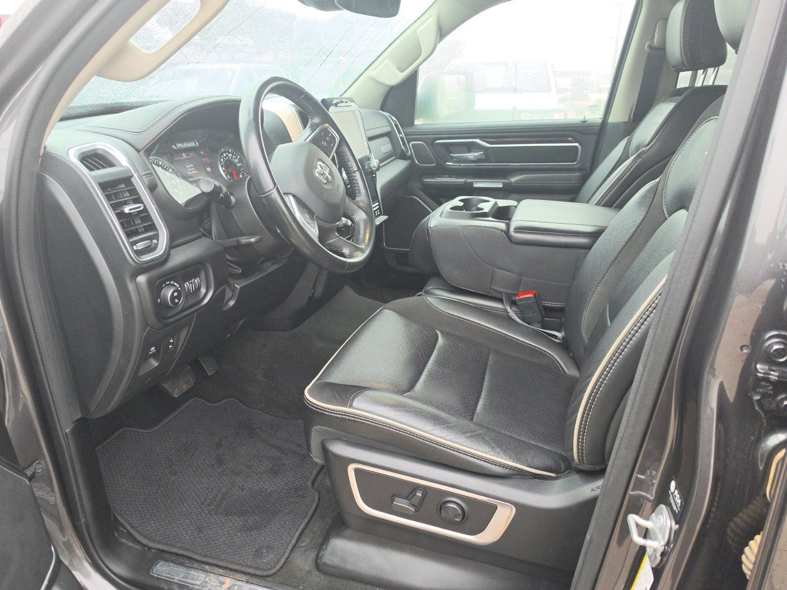 Used 2022 RAM 1500 Laramie AWD/4WD image 9