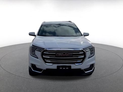 Used 2024 GMC Terrain SLT image 4