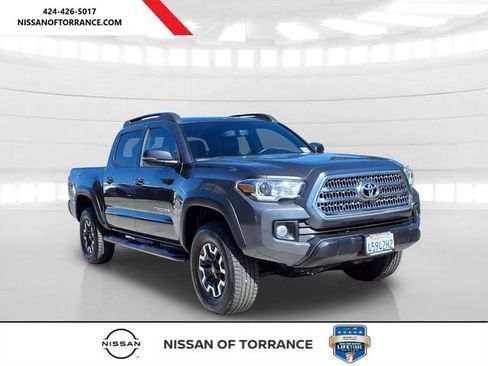 Used 2017 Toyota Tacoma TRD Off-Road AWD/4WD image 1