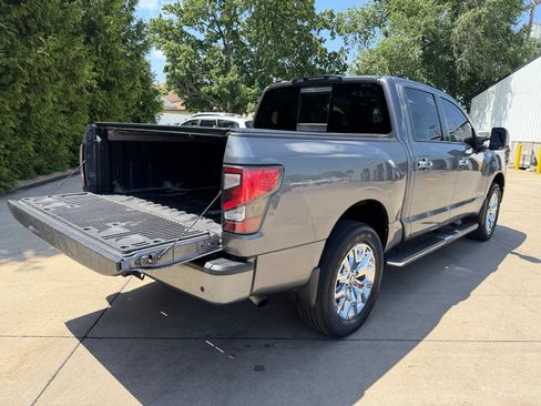 Used 2021 Nissan Titan SL w/ Moonroof Package AWD/4WD image 9