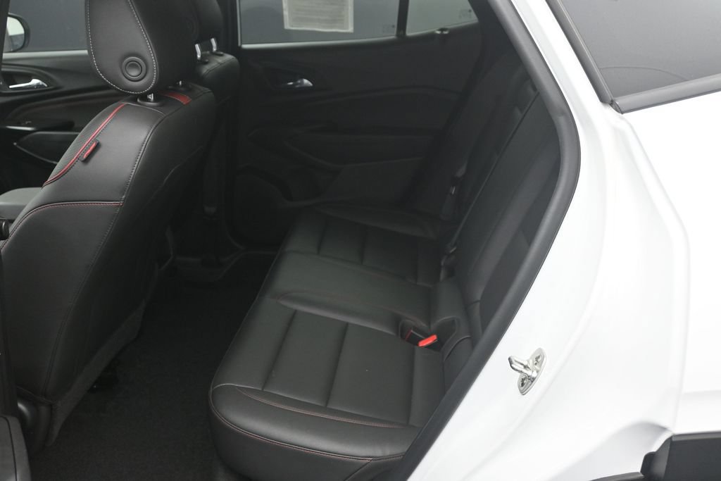 Used 2025 Chevrolet Trax RS FWD image 13