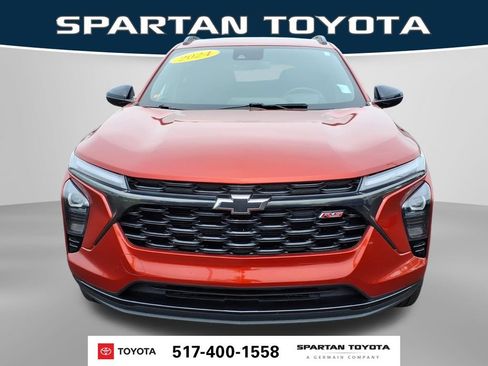 Used 2024 Chevrolet Trax RS w/ Driver Confidence Package FWD image 3