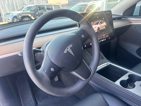 Used 2025 Tesla Model Y Long Range RWD image 10