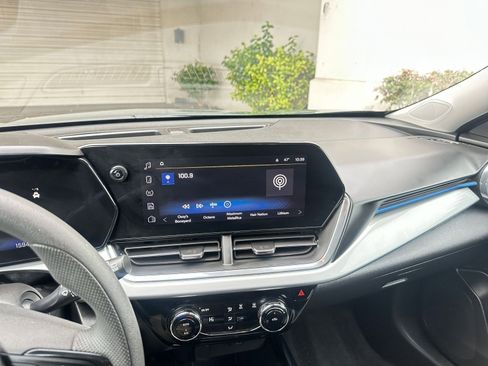 Used 2025 Chevrolet Trax LT image 21