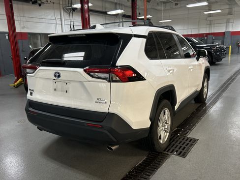 Used 2021 Toyota RAV4 XLE AWD/4WD image 11
