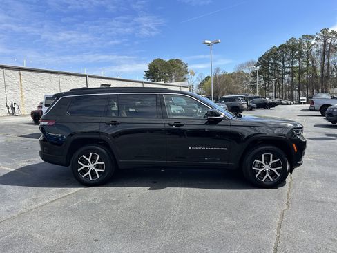 Used 2025 Jeep Grand Cherokee L Limited image 10