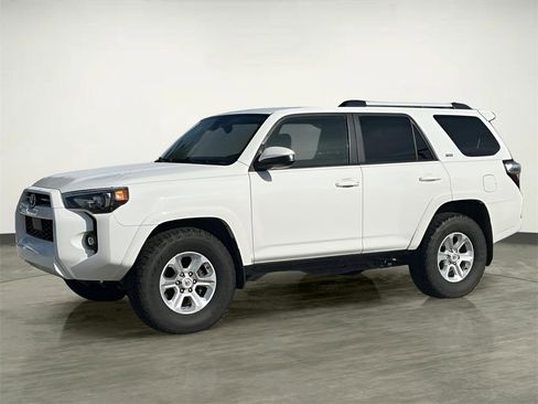 Used 2021 Toyota 4Runner SR5 image 3