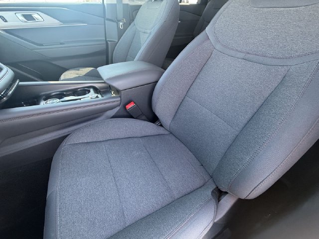 Used 2025 Ford Explorer Active RWD image 14