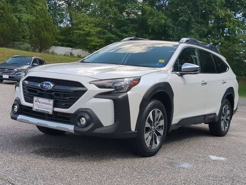 Used 2025 Subaru Outback Touring AWD/4WD image 7