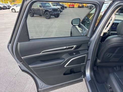 Used 2025 Kia Telluride S FWD image 41