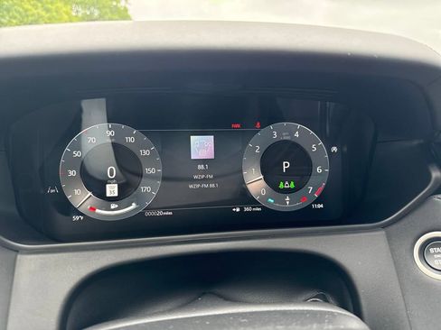 New 2026 Land Rover Range Rover Velar Dynamic SE image 22