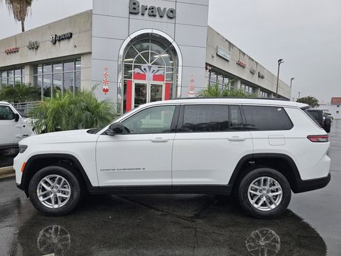 New 2025 Jeep Grand Cherokee L Laredo image 4